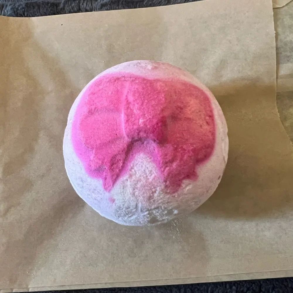 Lush Jingle Bells Bath Bomb